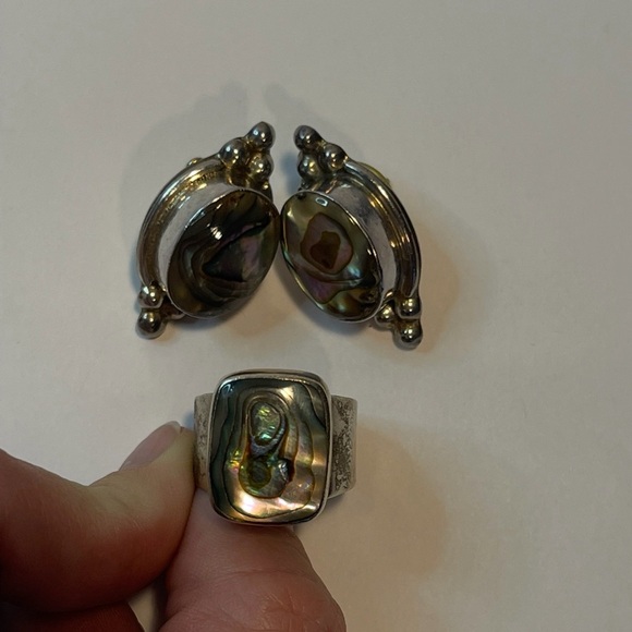 A set of 925 sterling silver earrings and a ring (one size fits all) - Picture 2 of 6